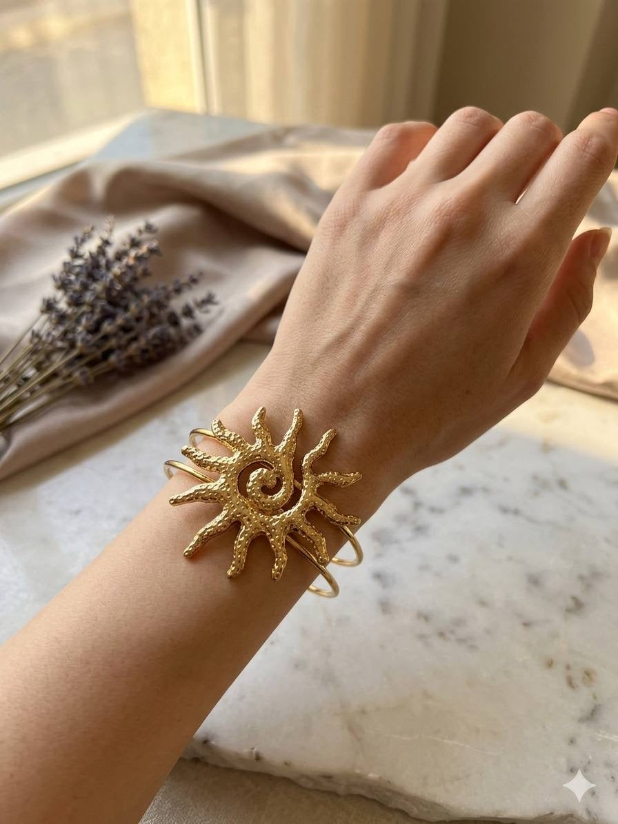 إسوارة "سحر الأنامل" | Delicate Hand Chain Bracelet