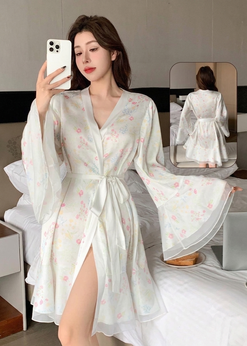 روب منزلي بتصميم ناعم وأكمام واسعة | Soft Loungewear Robe with Flared Sleeves