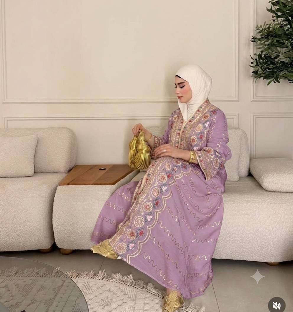 عباءة مطرزة بتصاميم تراثية فاخرة | Luxury Embroidered Abaya with Traditional Patterns