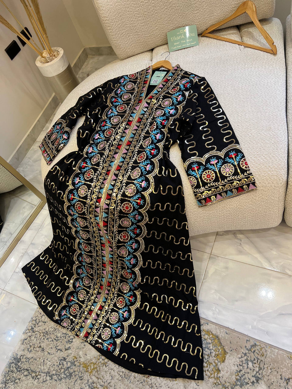عباءة مطرزة بتصاميم تراثية فاخرة | Luxury Embroidered Abaya with Traditional Patterns