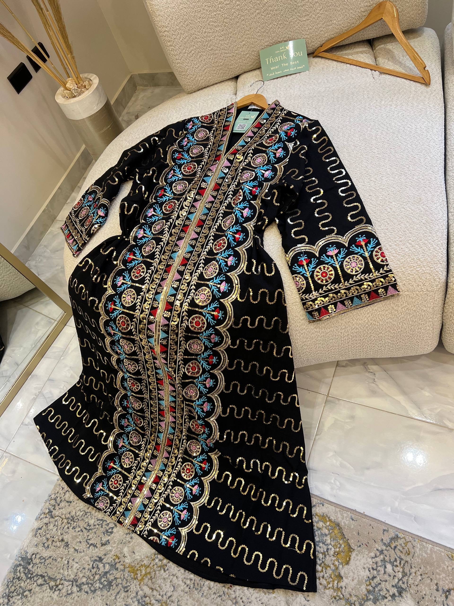 عباءة مطرزة بتصاميم تراثية فاخرة | Luxury Embroidered Abaya with Traditional Patterns