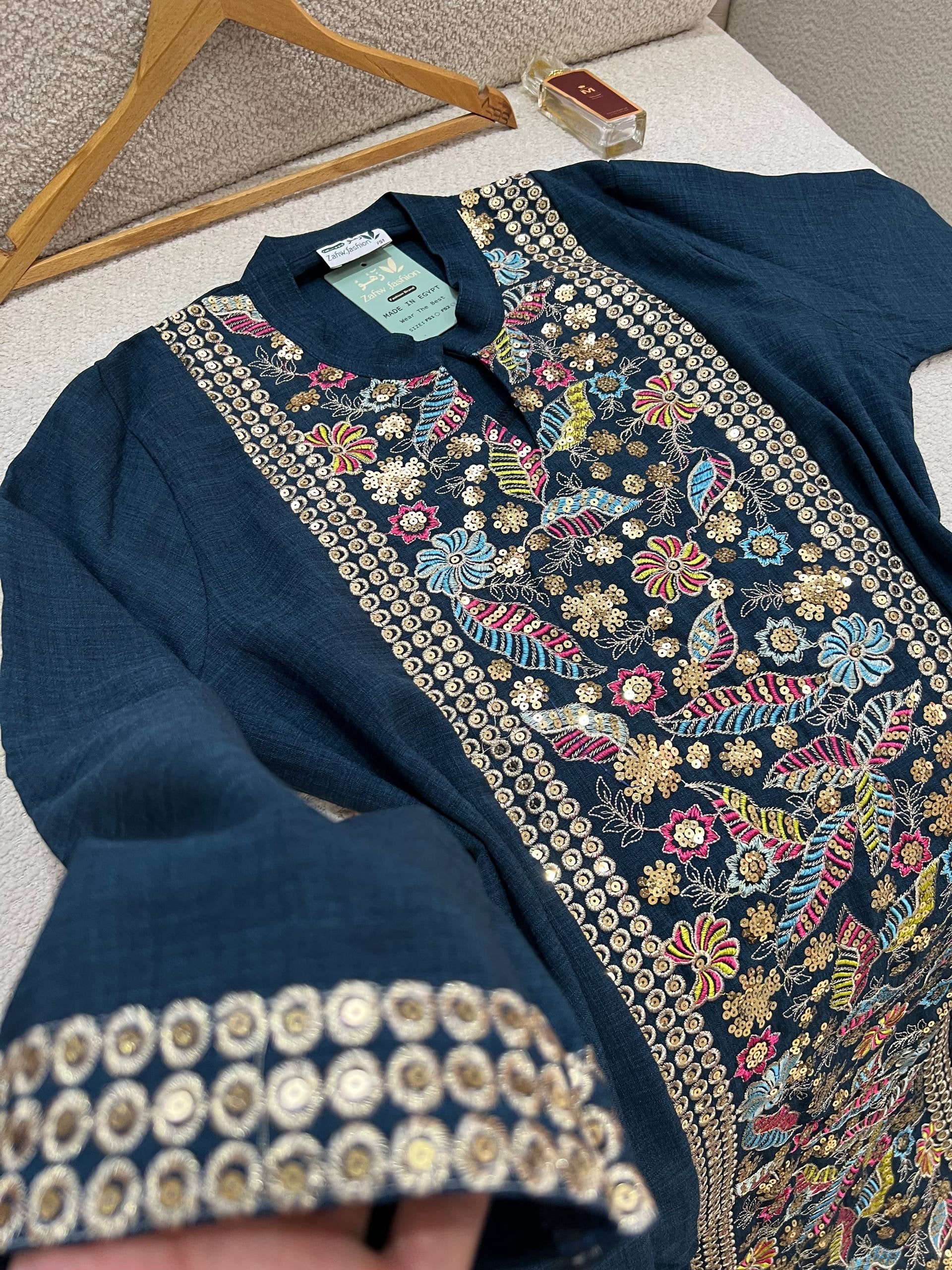 عباءة فاخرة من الكتان الإنجليزي بتطريز متقن | Luxury English Linen Abaya with Intricate Embroidery