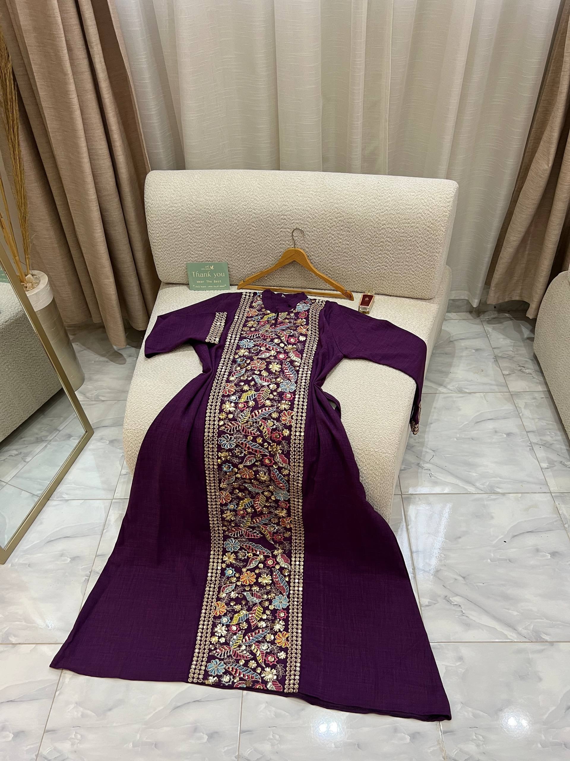 عباءة فاخرة من الكتان الإنجليزي بتطريز متقن | Luxury English Linen Abaya with Intricate Embroidery