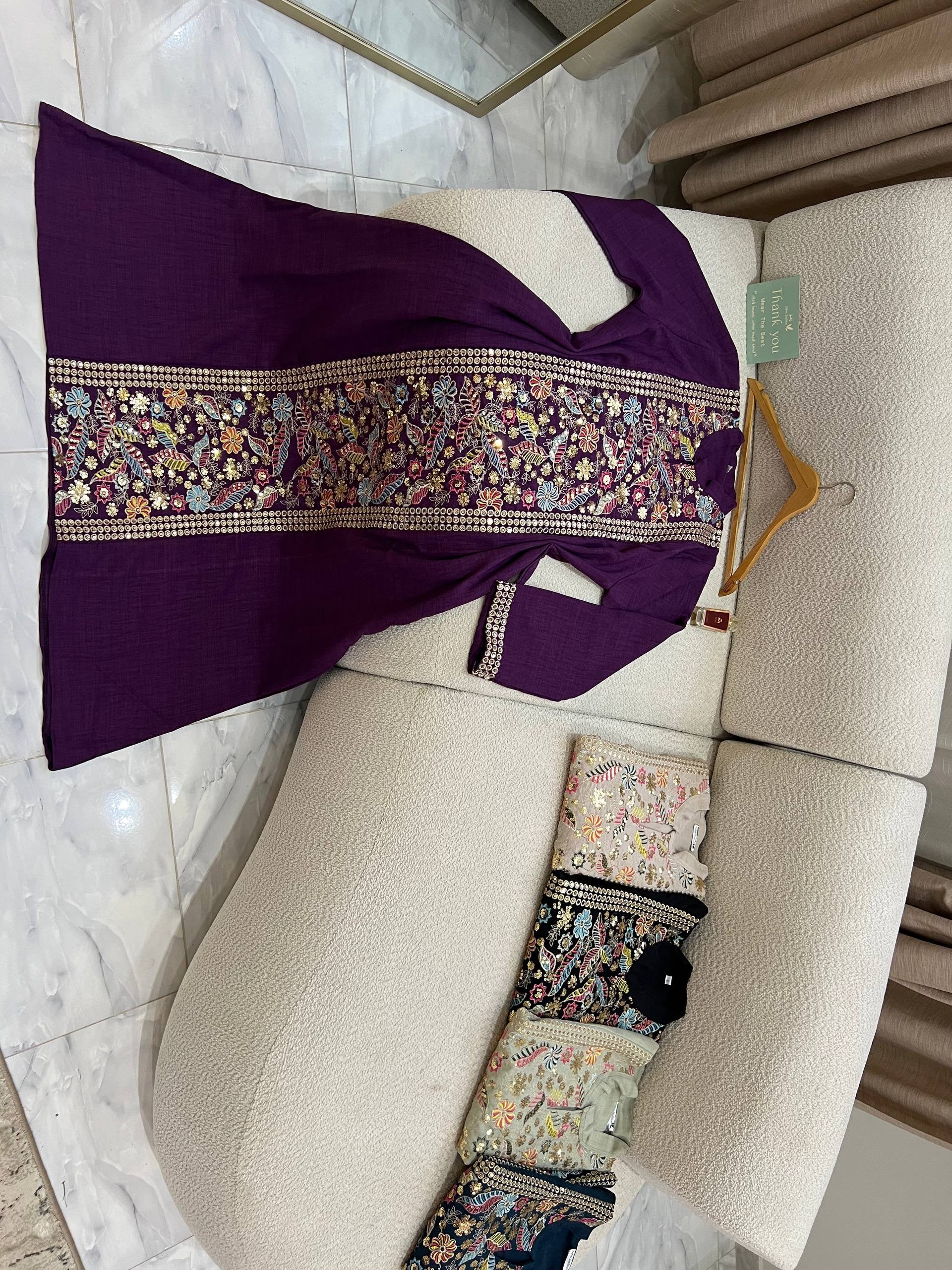 عباءة فاخرة من الكتان الإنجليزي بتطريز متقن | Luxury English Linen Abaya with Intricate Embroidery