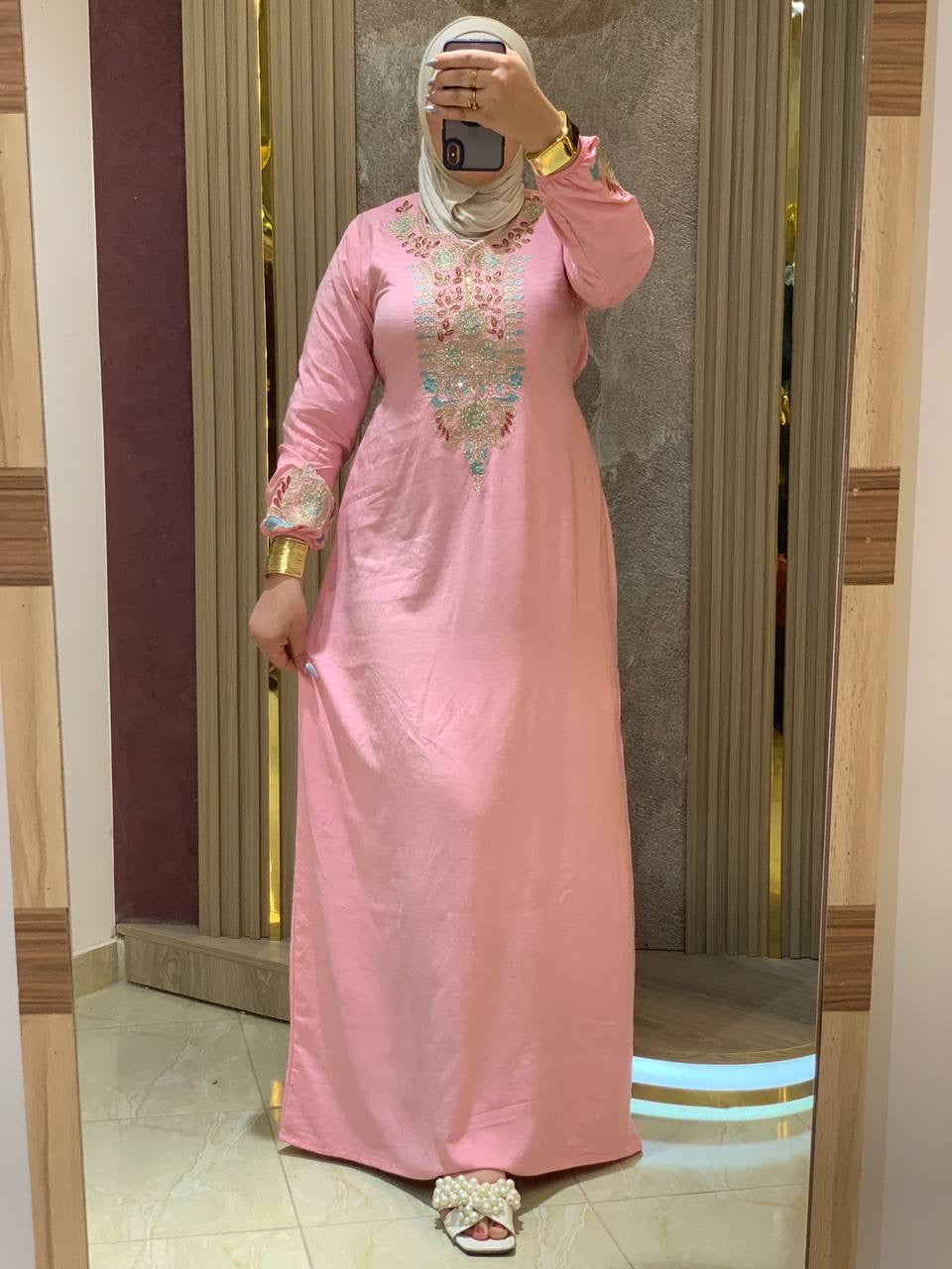 عباءة فخمة من القطن المصري الخالص بتطريزات فنية | Luxurious Pure Egyptian Cotton Abaya with Artistic Embroidery