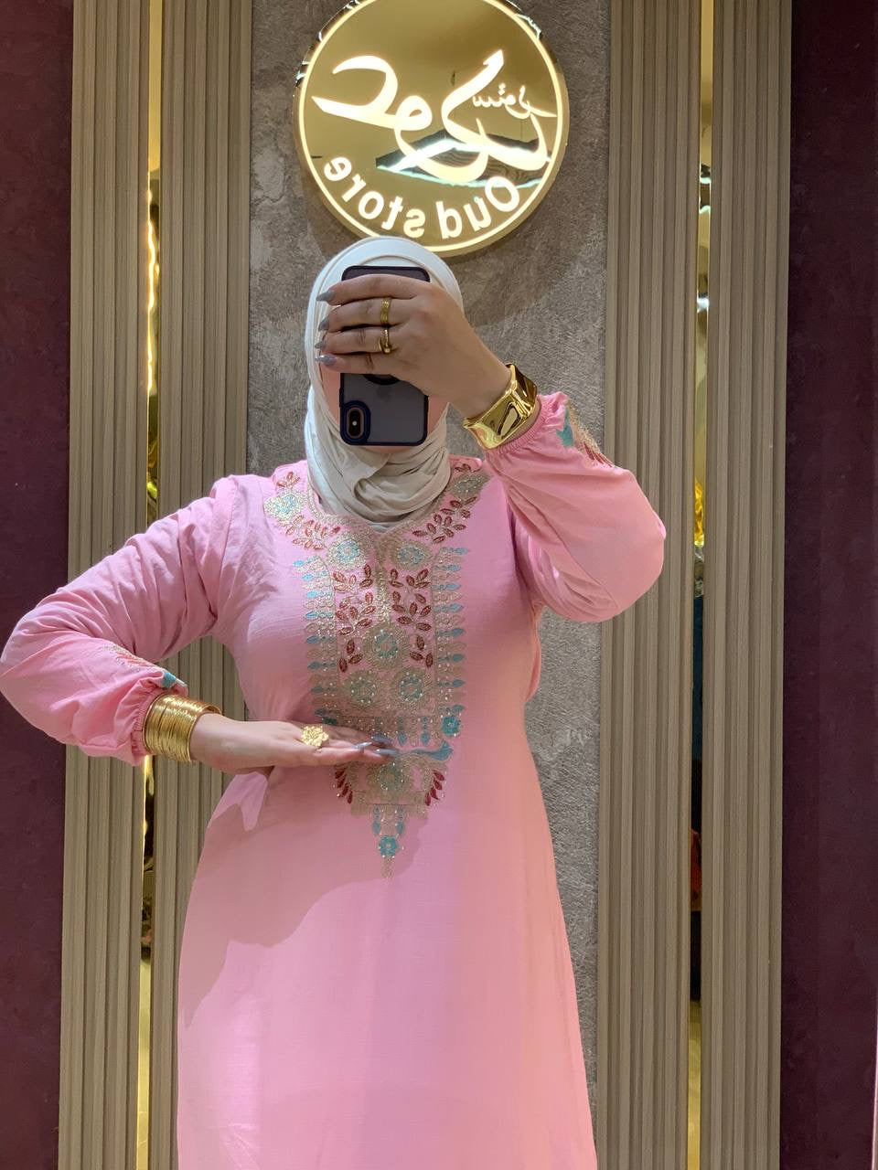 عباءة فخمة من القطن المصري الخالص بتطريزات فنية | Luxurious Pure Egyptian Cotton Abaya with Artistic Embroidery