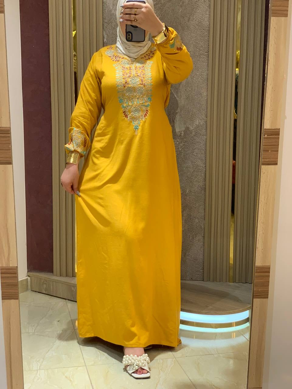 عباءة فخمة من القطن المصري الخالص بتطريزات فنية | Luxurious Pure Egyptian Cotton Abaya with Artistic Embroidery