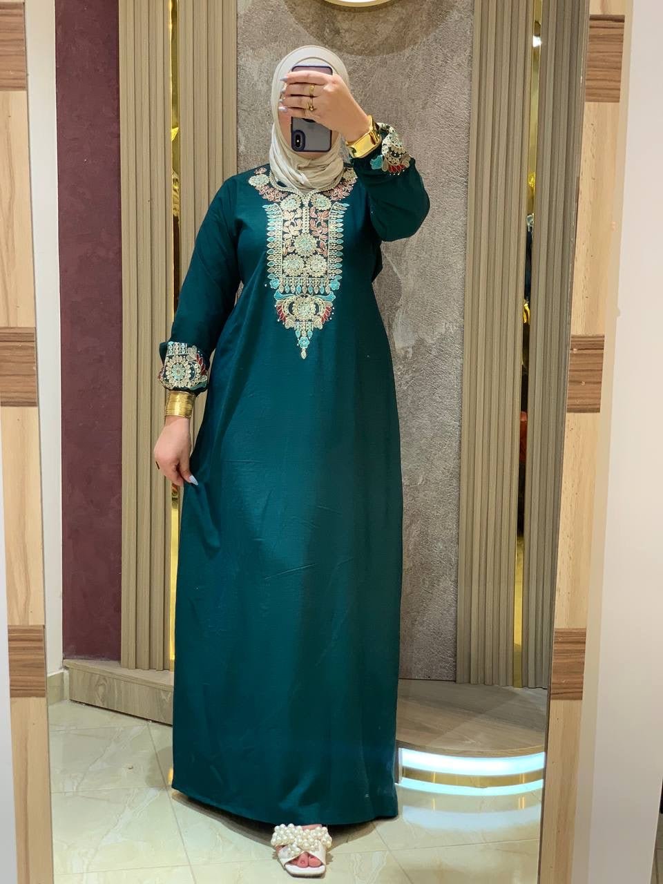 عباءة فخمة من القطن المصري الخالص بتطريزات فنية | Luxurious Pure Egyptian Cotton Abaya with Artistic Embroidery