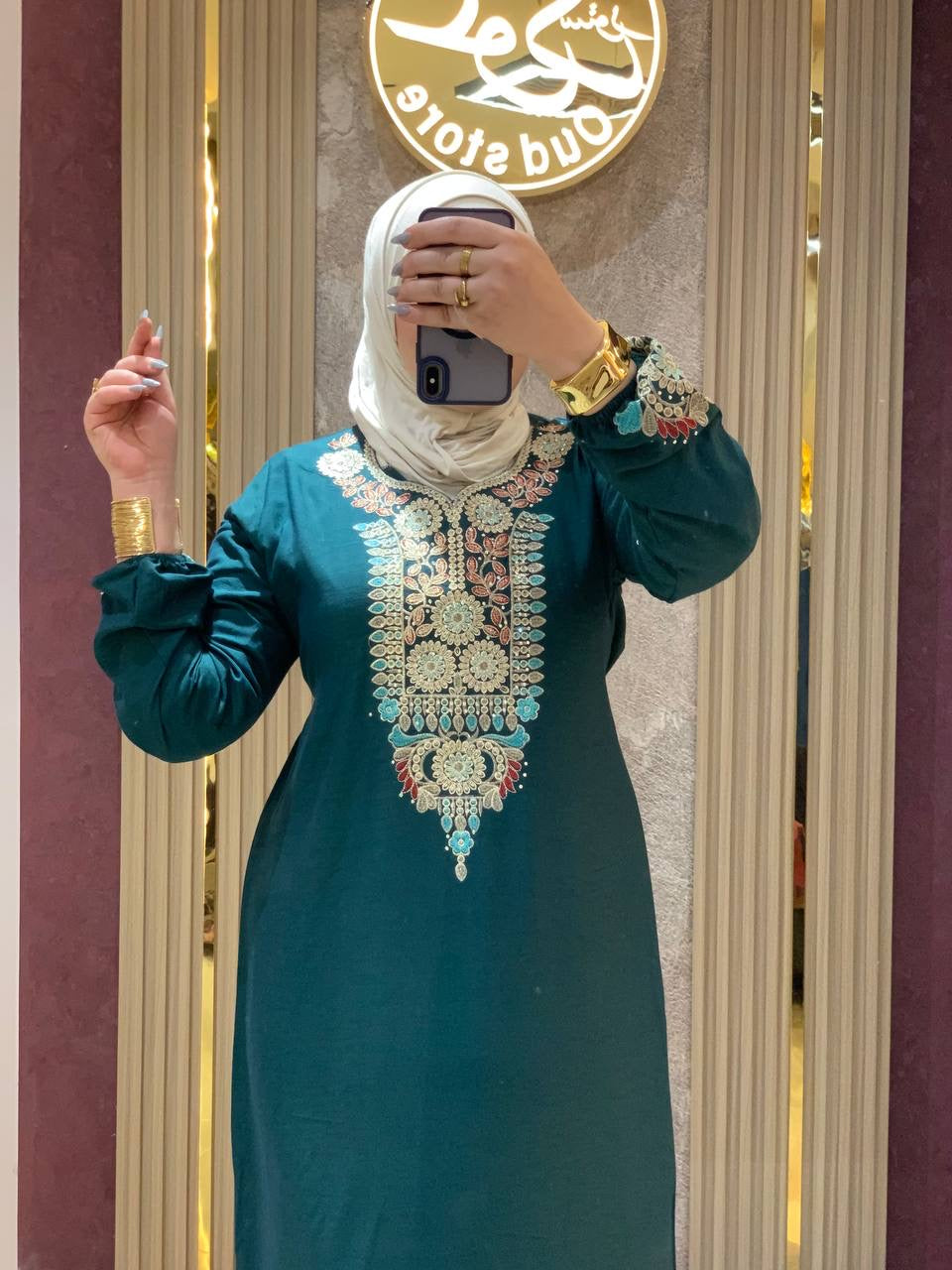 عباءة فخمة من القطن المصري الخالص بتطريزات فنية | Luxurious Pure Egyptian Cotton Abaya with Artistic Embroidery