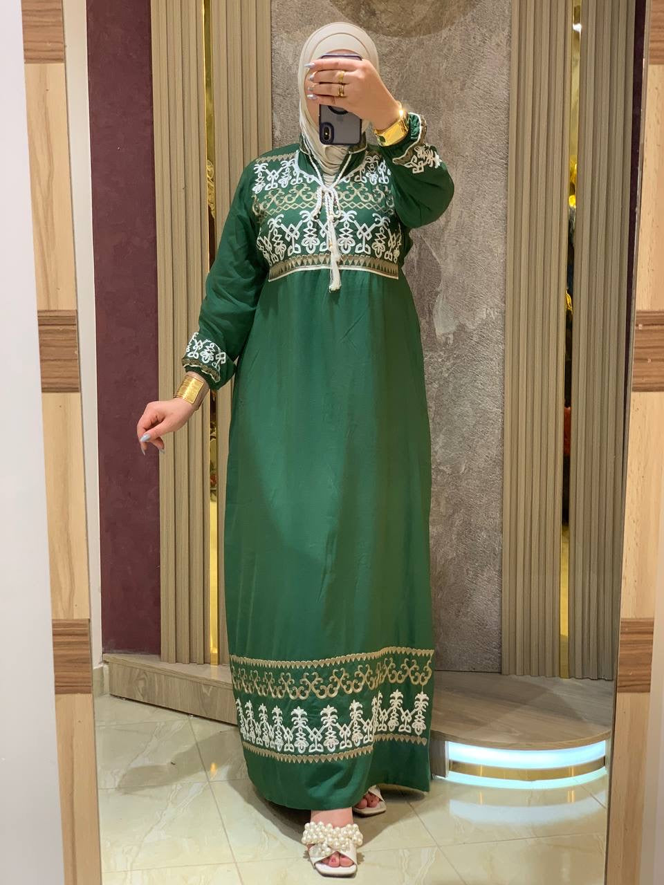 عباءة راقية من القطن المصري الخالص بتطريزات تراثية | Sophisticated Pure Egyptian Cotton Abaya with Traditional Embroidery