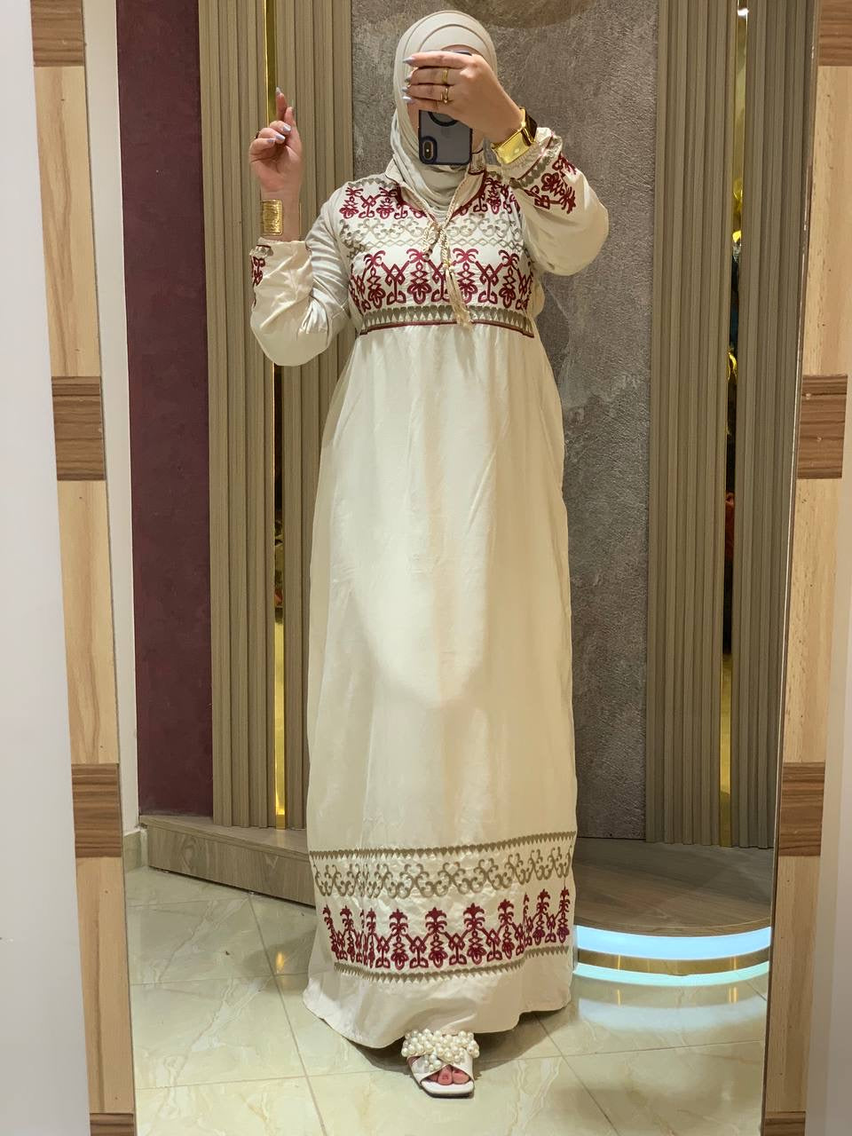 عباءة راقية من القطن المصري الخالص بتطريزات تراثية | Sophisticated Pure Egyptian Cotton Abaya with Traditional Embroidery