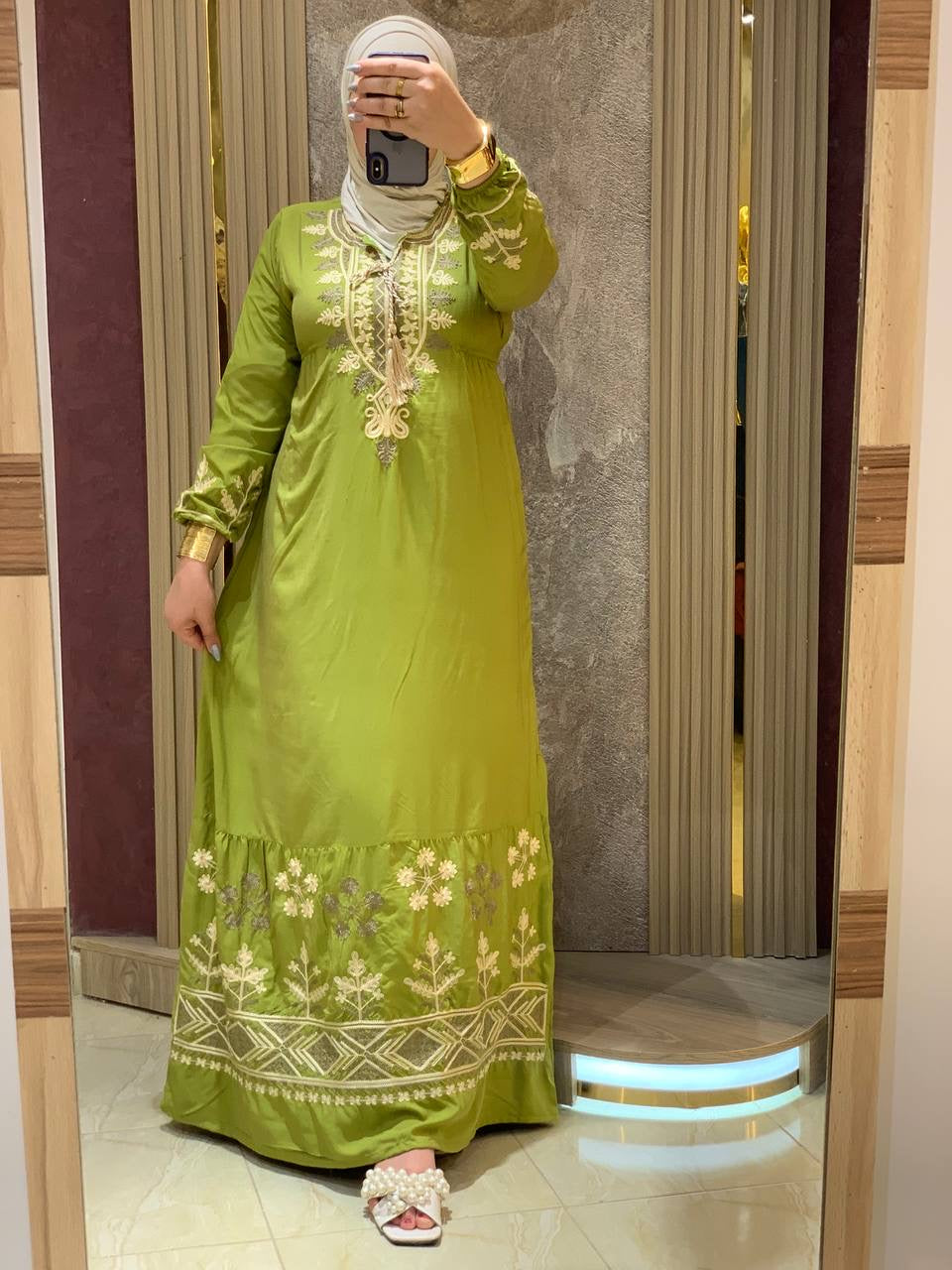 عباءة كلاسيكية من القطن المصري الخالص بتطريزات فنية | Classic Pure Egyptian Cotton Abaya with Artistic Embroidery