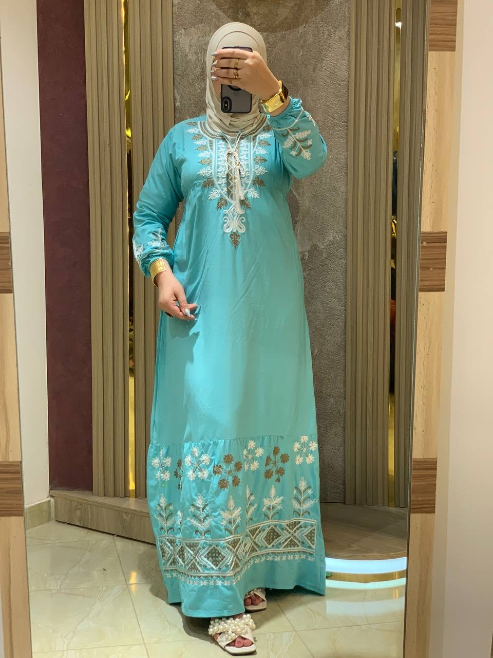 عباءة كلاسيكية من القطن المصري الخالص بتطريزات فنية | Classic Pure Egyptian Cotton Abaya with Artistic Embroidery