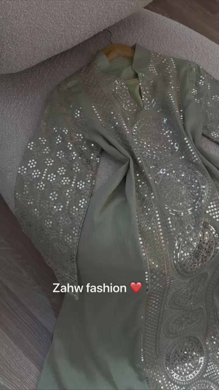 عباية ملكية بتطريزات دائرية فاخرة وخامة راقية | Royal Circular Embroidered Abaya in Premium Fabric