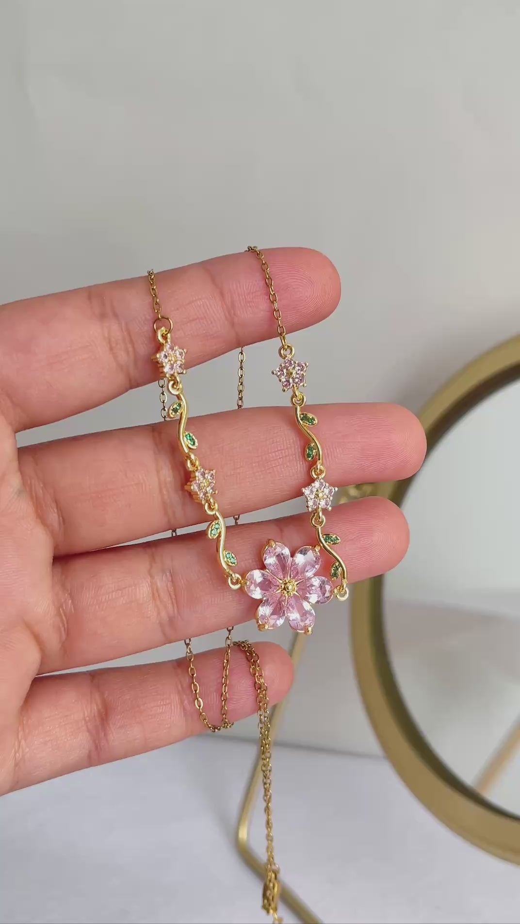 قلادة "زهرة الكرز" المتلألئة | Cherry Blossom Shimmer Necklace